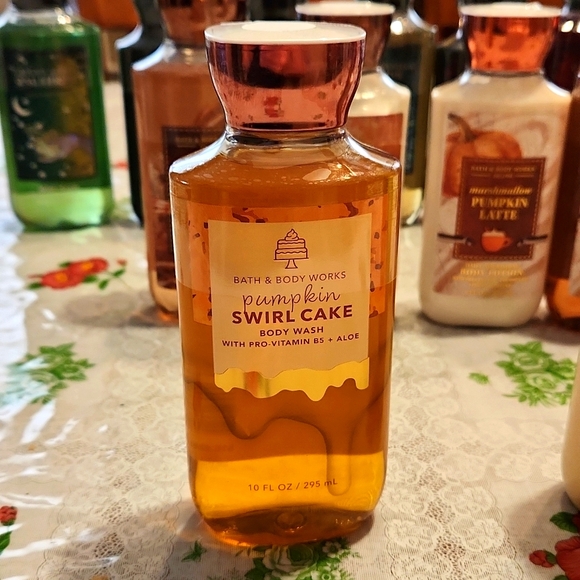 Bath & Body Works Other - NWT 🎃PUMPKIN SWIRL CAKE